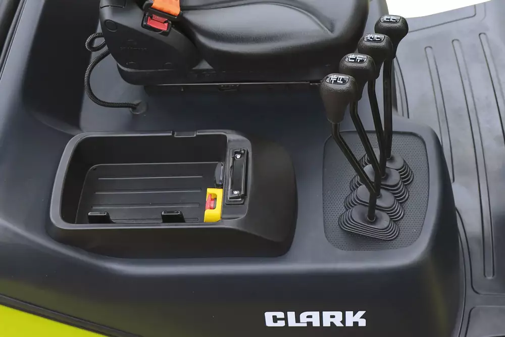 Motor Clark S-Series — TCO R$ 23.000 menor que Toyota 8FGF30 em 5 anos